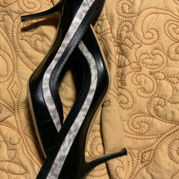 Salvatore Ferrara, black with gray and white like trim, size 8.5 - Picture 4 of 10